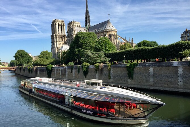 Bateaux Mouches Christmas Special Lunch Cruise in Paris - What you see from Port de la Conférence