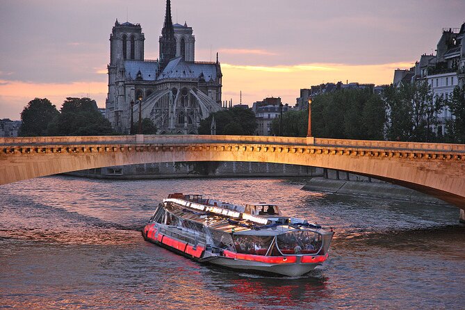 Bateaux Mouches Dinner Cruise on the Seine River in Paris - Dinner, music, and the rhythm of the evening