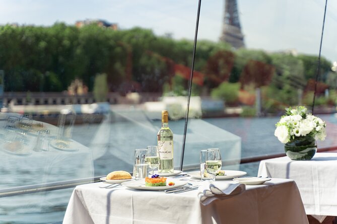 Bateaux Mouches Lunch Cruise on the Seine River in Paris - Île Saint-Louis and the old bridges