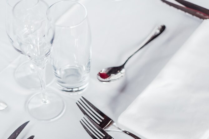 Bateaux Mouches Lunch Cruise on the Seine River in Paris - A three-course French lunch with wine