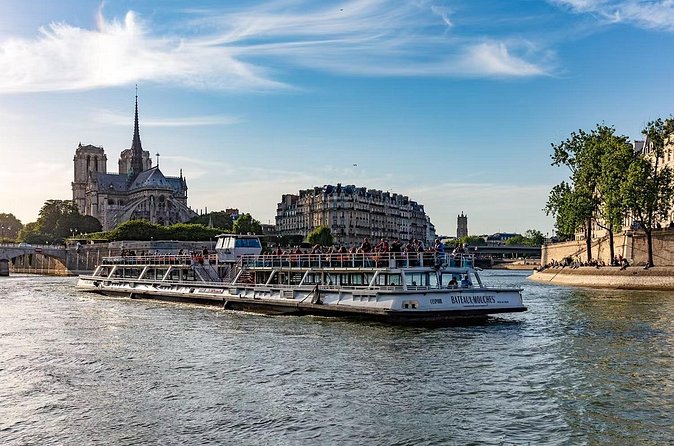 Bateaux Mouches Seine River 1 Hour Sightseeing Cruise - Commentary Through Loudspeakers