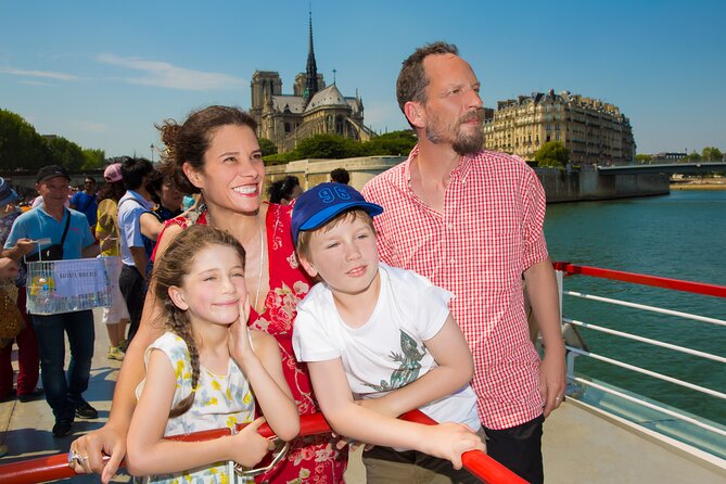 Bateaux Mouches Sightseeing Cruise in Paris with Champagne - Eiffel Tower views from the river
