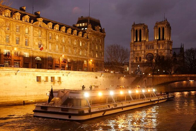 Bateaux Mouches Sightseeing Cruise in Paris with Champagne - Notre Dame and the Île de la Cité