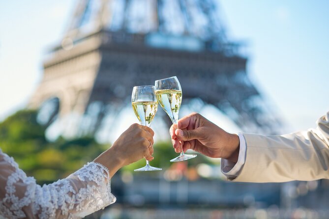 Bateaux Mouches Sightseeing Cruise in Paris with Champagne - Conciergerie, historic bridges, and the city’s old core