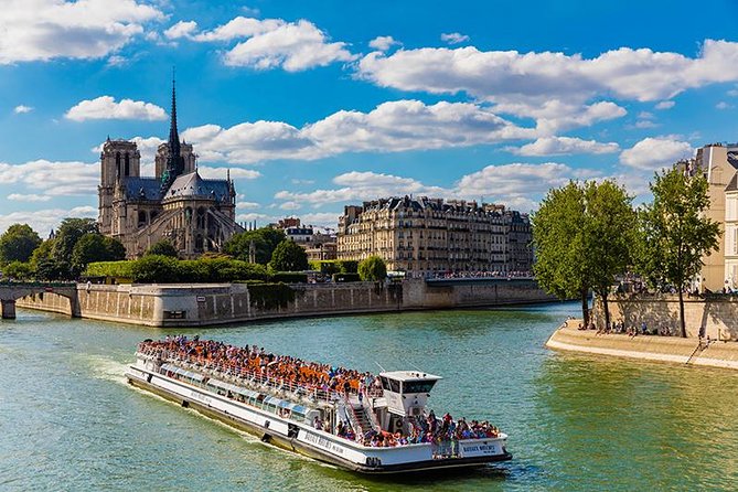 Bateaux Mouches Sightseeing Cruise on the Seine River in Paris - Why the Seine is such a useful first look at Paris