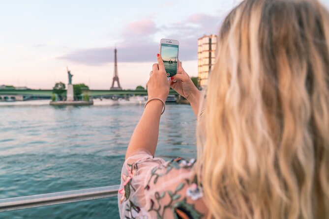Bateaux Mouches Sightseeing Cruise on the Seine River in Paris - Choosing the right departure time