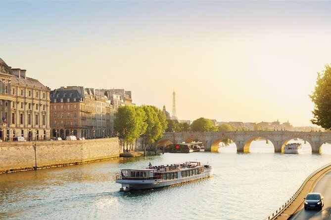 Bateaux Mouches Special Marriage Proposal Dinner Cruise in Paris - A proposal timed to the Paris evening