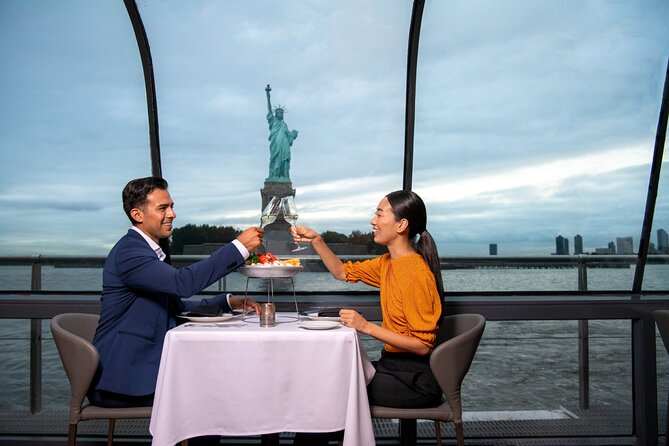 Bateaux New York Thanksgiving Plated Dinner Cruise - A plated Thanksgiving meal, not a buffet