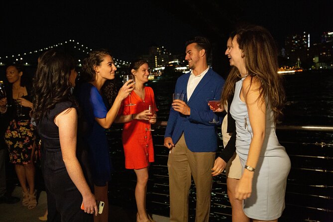 Bateaux New York Thanksgiving Plated Dinner Cruise - Live music with a vocalist and pianist