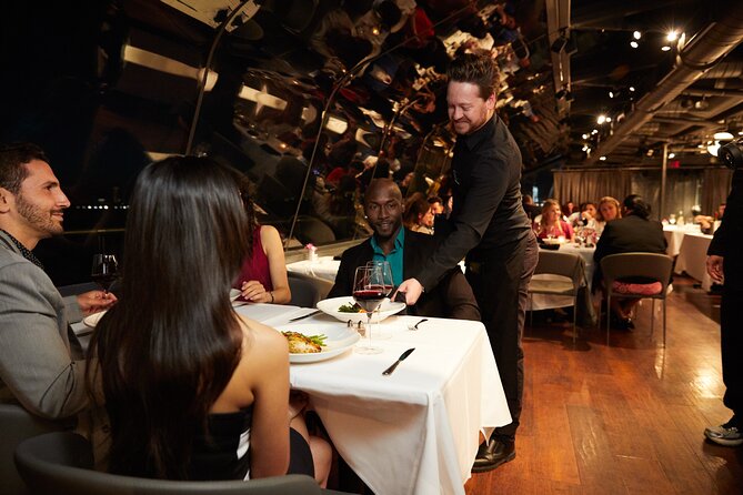Bateaux New York Thanksgiving Plated Dinner Cruise - Semi-formal dress is part of the experience