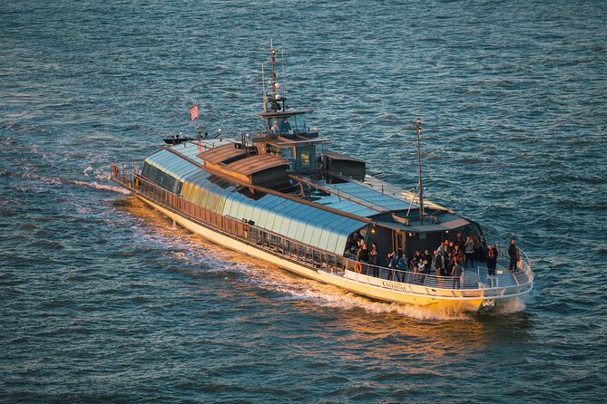Bateaux New York Thanksgiving Plated Dinner Cruise - Three hours of changing city views