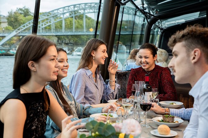 Bateaux Parisiens Seine River Gourmet Lunch & Sightseeing Cruise - The Louvre, Place de la Concorde, and the return trip