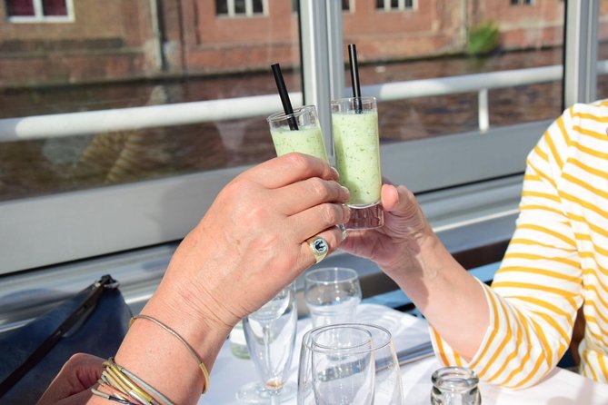 Berlin 3-Course Dinner Cruise - Why a small boat changes the evening