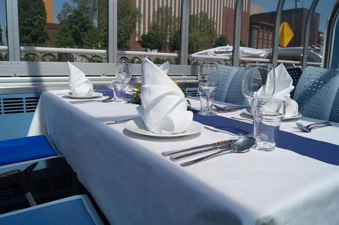 Berlin Capital 4-Course Sunset Dinner Cruise Including Drinks - Choosing between ox cheeks, salmon, and falafel