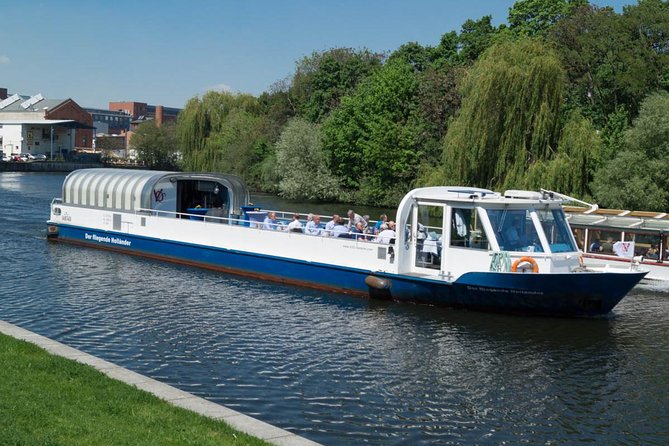 Berlin Capital 4-Course Sunset Dinner Cruise Including Drinks - The small-boat atmosphere