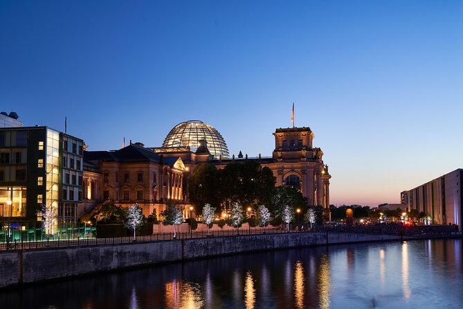 Berlin Capital 4-Course Sunset Dinner Cruise Including Drinks - Meeting at Rosengarten after dark