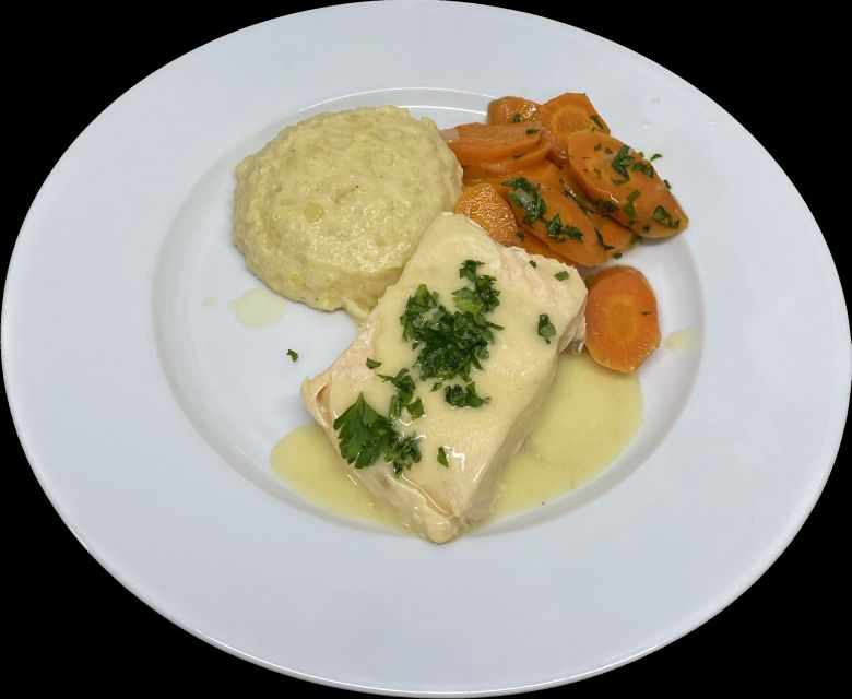 Berlin: Dinner Cruise on the Spree with Prosecco - What arrives on the Berlin Dinner Cruise menu