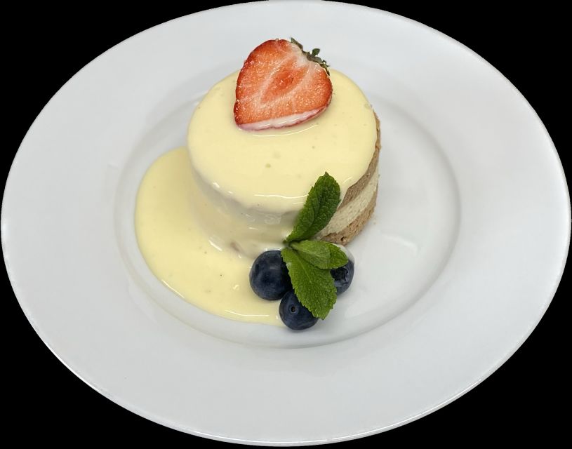 Berlin: Dinner Cruise on the Spree with Prosecco - The Capital Dinner Cruise and its four-course menus