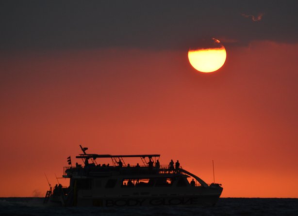 Big Island Historical Dinner Cruise to Kealakekua Bay - What happens at Kailua Pier at 4:00 p.m.