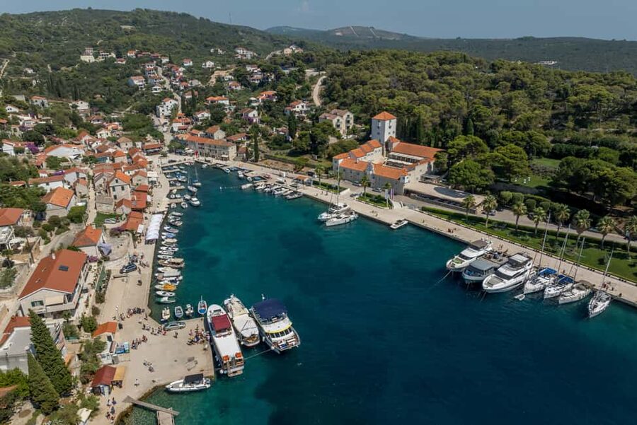 Blue Lagoon & Islands Day Cruise from Split with Lunch - Maslinica on Šolta, a break from the boat