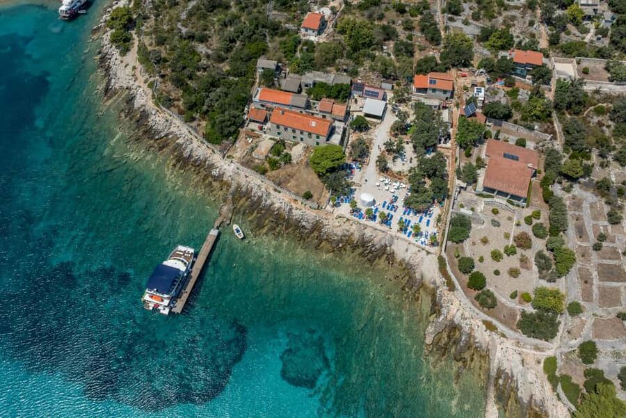 Blue Lagoon & Islands Day Cruise from Split with Lunch - The crew makes a practical difference