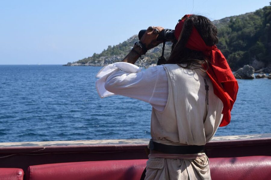 Bodrum: Pirate Boat Cruise with Lunch and Drinks - A six-hour pirate boat day from Bodrum