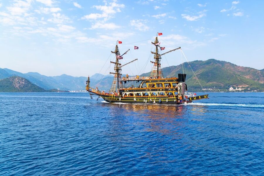 Bodrum: Pirate Boat Cruise with Lunch and Drinks - Clear water at Poyraz and Aquarium bays