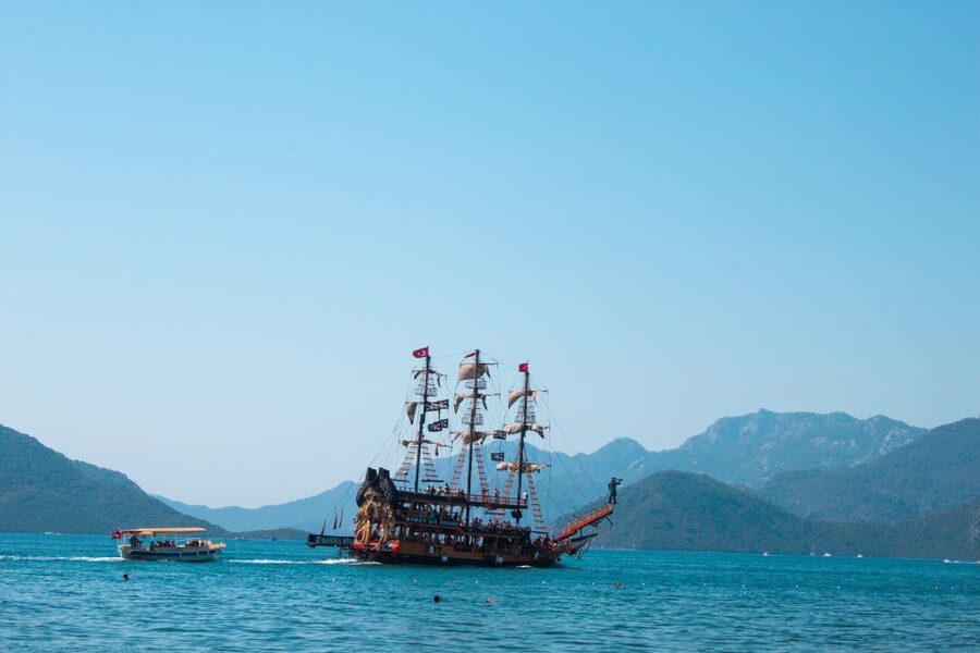 Bodrum: Pirate Boat Cruise with Lunch and Drinks - Black Island’s 95°F spring and mud bath