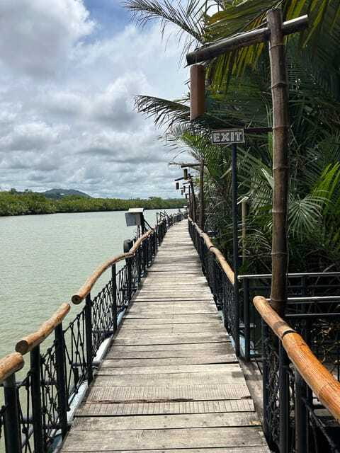 Bohol: Chocolate Hills Tour with Loboc River Cruise & Lunch - Lunch on the Loboc River