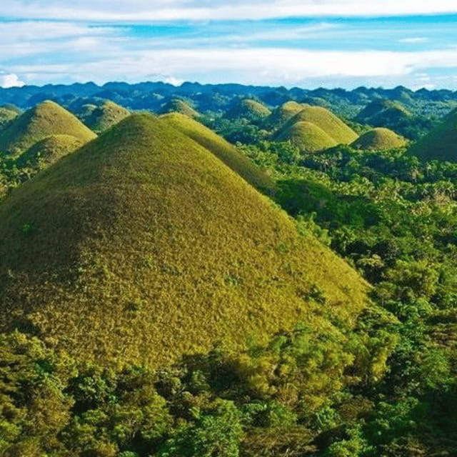 Bohol: Chocolate Hills Tour with Loboc River Cruise & Lunch - Reaching the Chocolate Hills