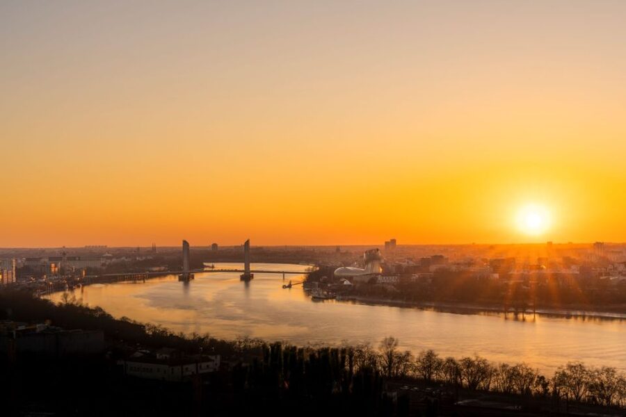 Bordeaux: 2-Hour River Dinner Cruise - Wine and coffee are separate expenses