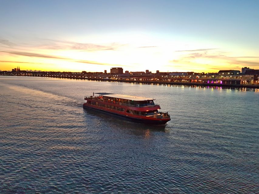 Bordeaux: 2-Hour River Dinner Cruise - Service is usually the quiet strength