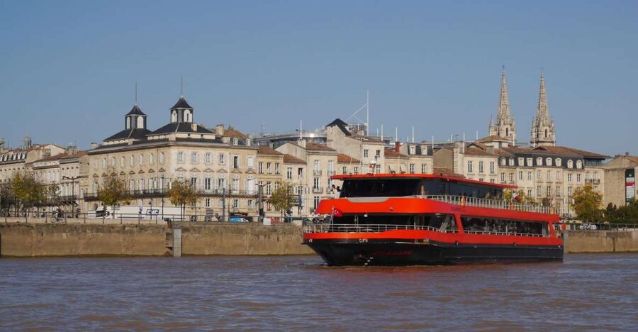 Bordeaux: Lunch Cruise - Under the vertical-lift bridge