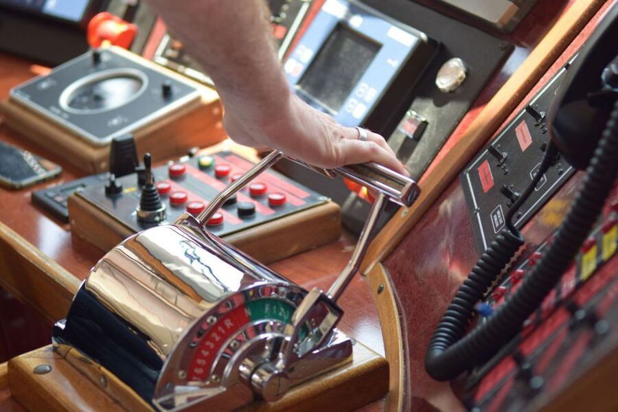 Bordeaux: Lunch Cruise - Turning at Port of Bassens