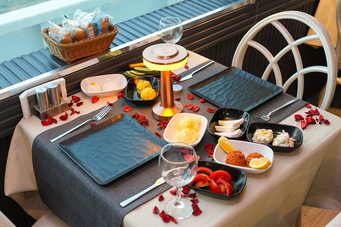 Bosphorus Dinner Cruise Turkish Night Show Alcoholic Drinks - A 9:00 pm start at Cibali