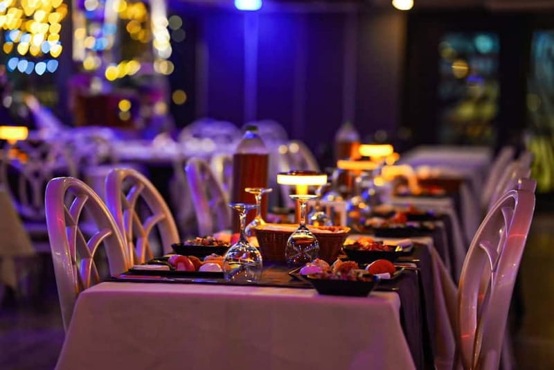 Bosphorus Dinner Cruise w/ Unlimited Drinks & Entertainment - Who should book this evening?