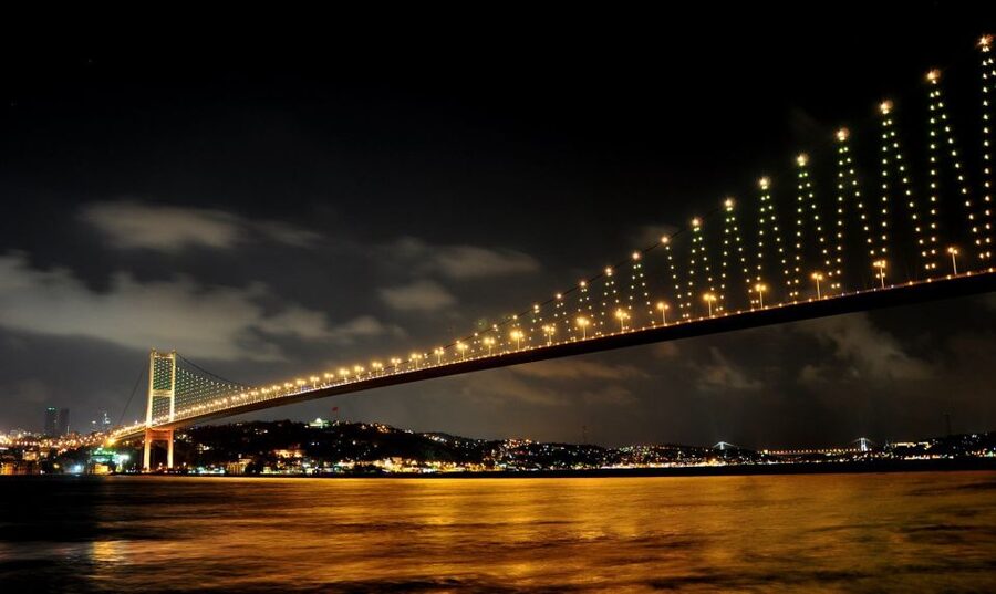 Bosphorus: Dinner Cruise with Live Performances Experience - The entertainment program, from tambourines to belly dancing