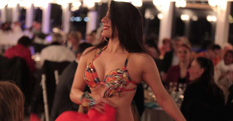 Bosphorus: Dinner Cruise with Live Performances Experience - Timing matters more than it first appears
