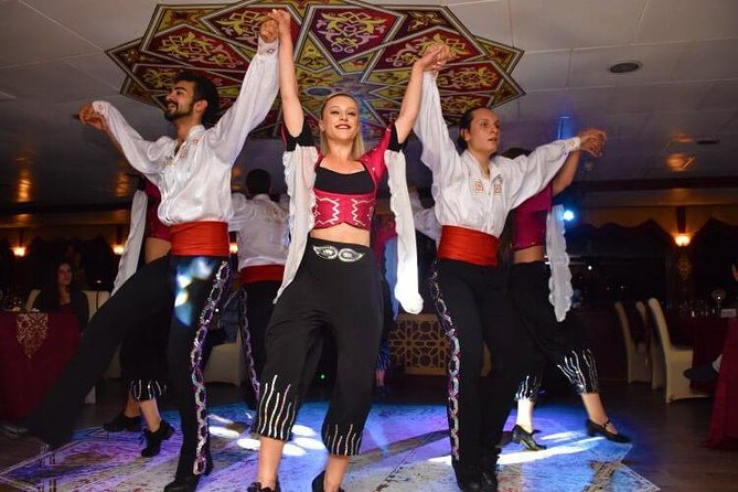 Bosphorus Dinner Cruise with Turkish Night Show Non-Alcoholic - Choosing the main course