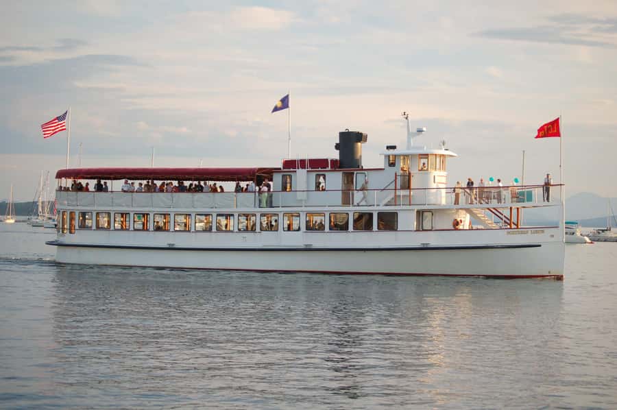Boston Harbor Fall Foliage Weekend Brunch Cruise - Rowes Wharf is an easy starting point