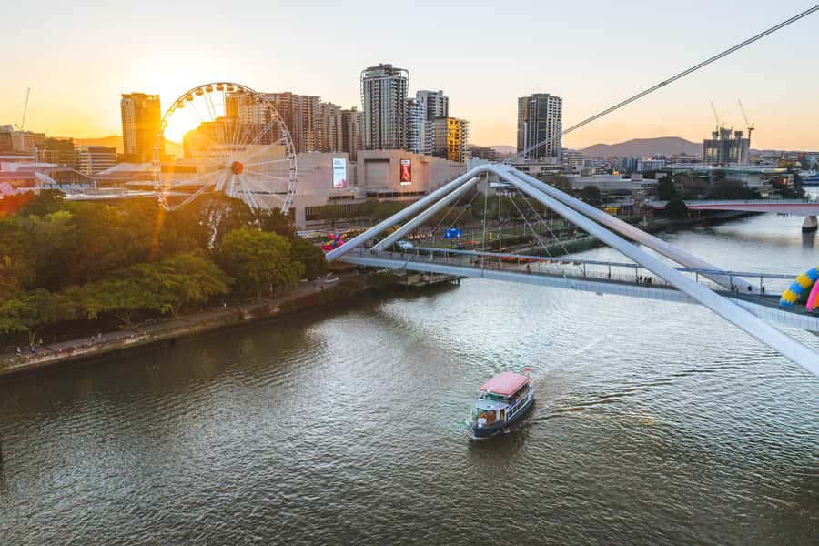 Brisbane: Cruise to Lunch Package: 10:30am-2pm (3.5hr) - The keg tapping and beer sample