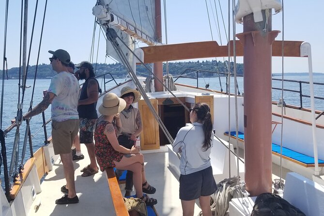 Brunch Cruise with Buffet in Washington - A Friendly Crew and Comfortable Scale
