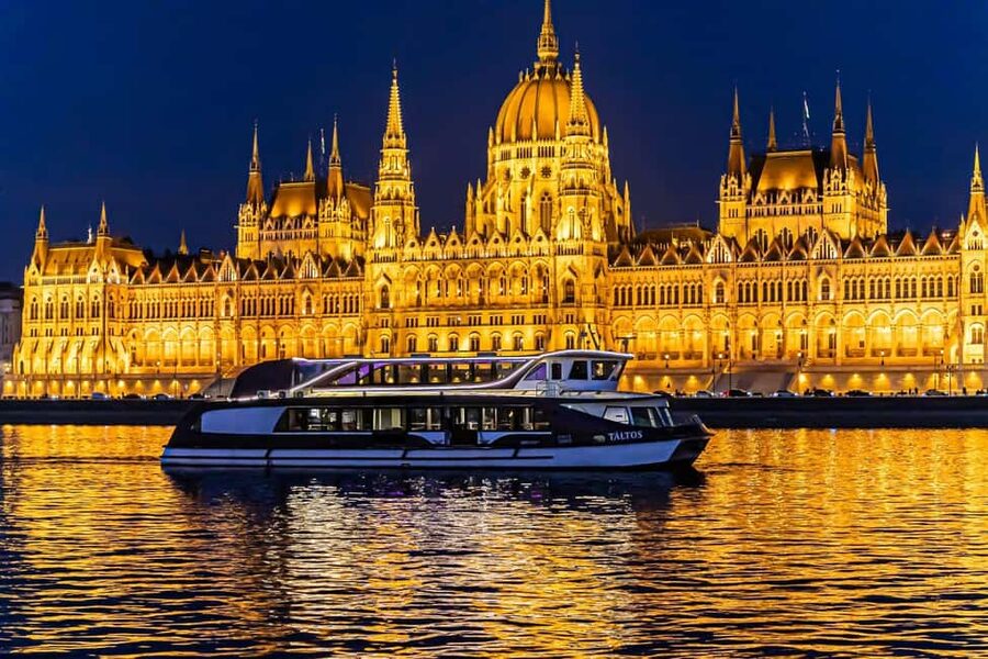 Budapest: 4-Course Dinner Cruise with Bar Piano - Key points to know before booking
