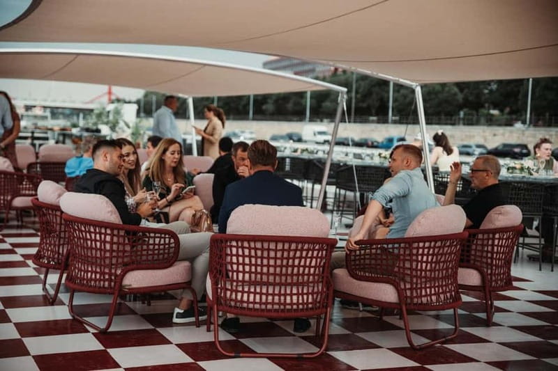 Budapest: BBQ Dinner Cruise w/ Live Music & Unlimited Drinks - What the 2.5-hour evening feels like