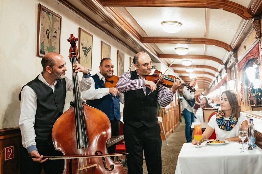 Budapest: Danube River Cruise with Dinner and Prosecco - How the timing works