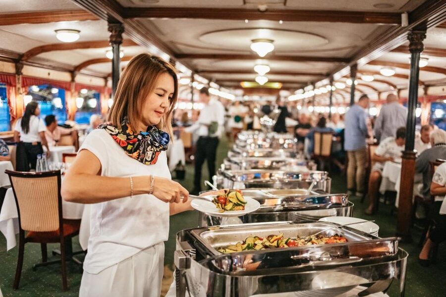 Budapest: Danube River Cruise with Dinner and Prosecco - The Gróf Széchenyi sets the tone