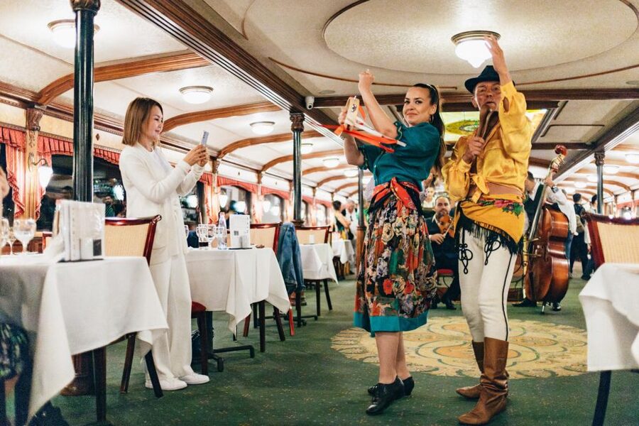 Budapest: Dinner Cruise with Live Music and Folk Dance Show - Is $93 a fair price?