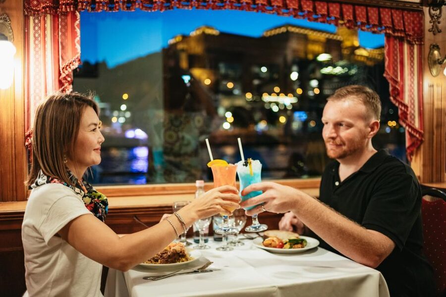 Budapest: Dinner Cruise with Live Music and Folk Dance Show - Boat comfort, service, and seating