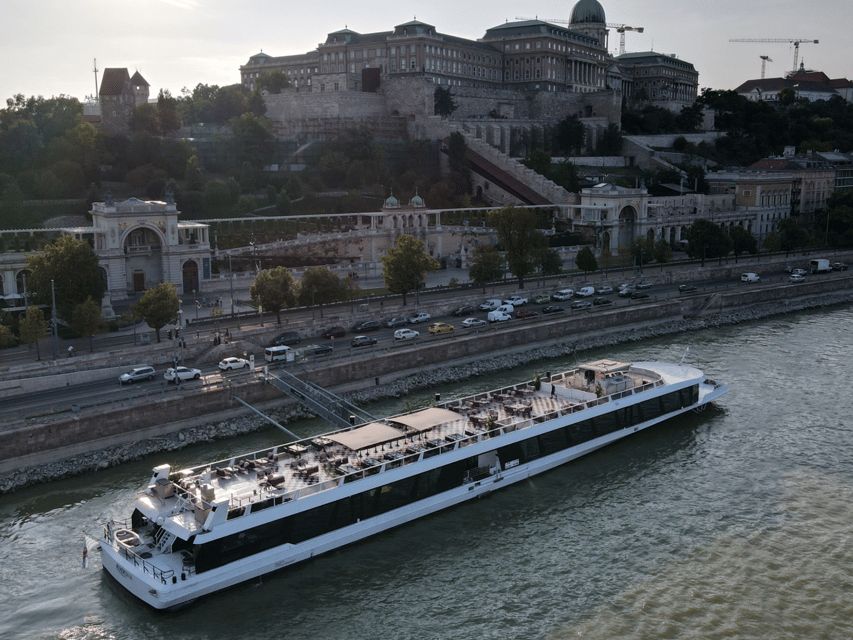 Budapest: Dinner Cruise with Live Music & Unlimited Drinks - Should you book this Budapest dinner cruise?
