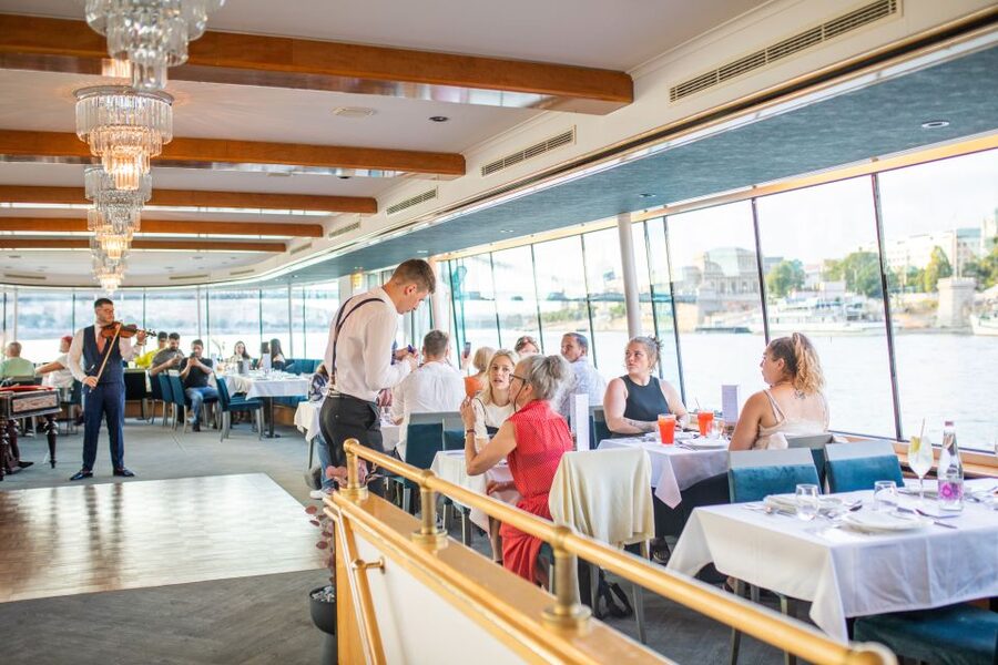 Budapest: Evening Cruise and Dinner with Welcome Drink - Key points to know before you book